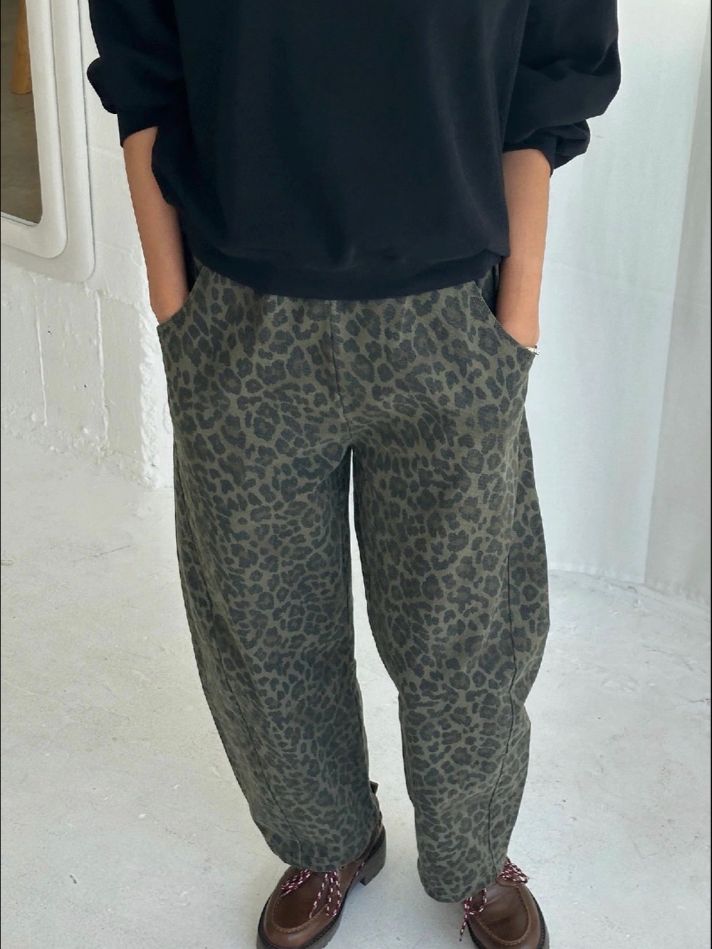 Le Bon Shoppe Arc Pant in Fern Leopard-S